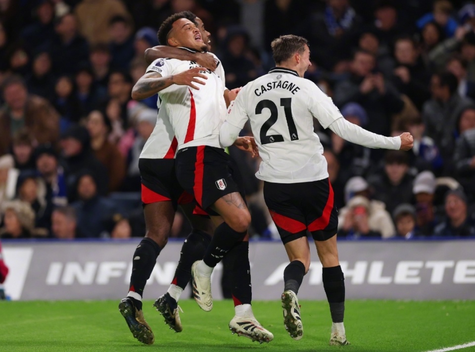 美职联半场：萨比、拉沃尔达破门，温哥华白浪2-0洛杉矶FC