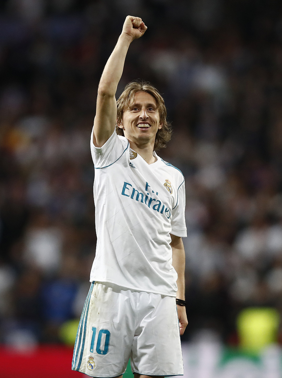 17岁天才卡尔展现极强潜力，德甲首秀表现亮眼，凭借出色技术和风格成为焦点。